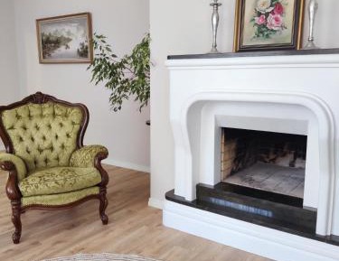 Three-Room Apartment with Fireplace
