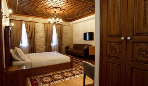 Deluxe Queen Room