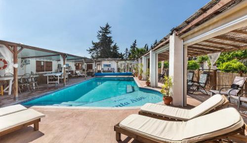 Villa with Garden View