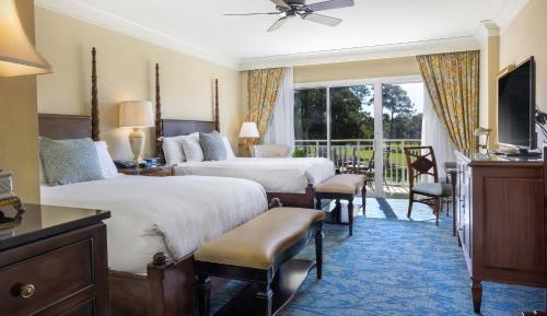 Double Queen Beds Golf View with Balcony