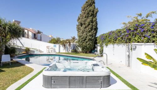 Superior One-Bedroom Apartment