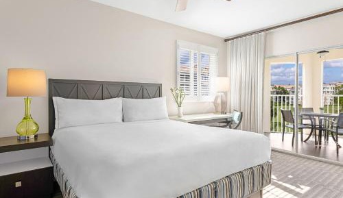 One-Bedroom Villa with Balcony - Hearing Accessible