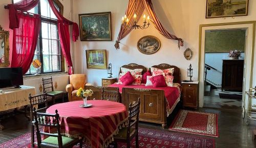 Deluxe King Suite