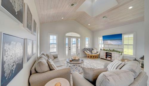 Three-Bedroom Holiday Home 