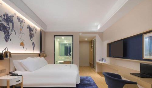 Honorable Suite with View
