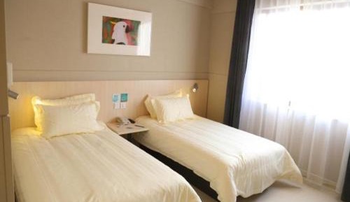Business Twin Room B