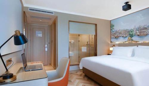 Double Room with Audio