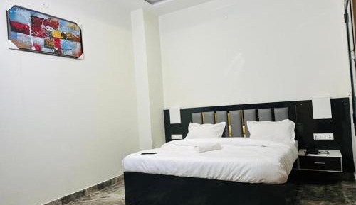 Deluxe Room (2 Adults + 1 Child)