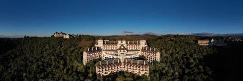 Apartment with Mountain View