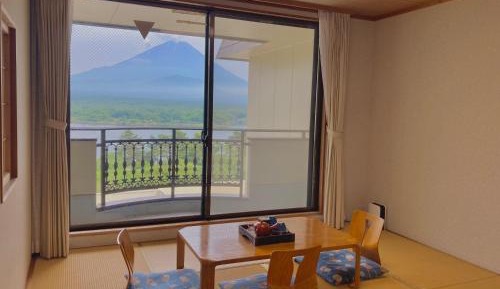 Family Room with Mountain View