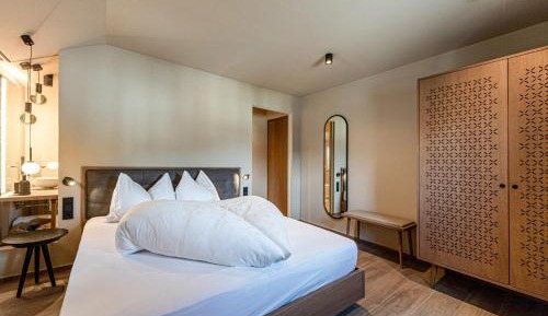 Apartment with Mountain View