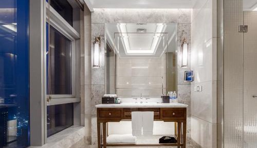 Club King Suite
