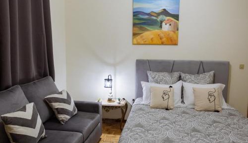 Deluxe Double Room (2 Adults + 1 Child)