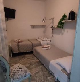 Single Room with Shared Bathroom