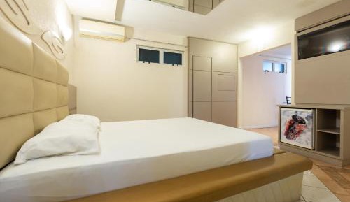 Studio with Spa Bath