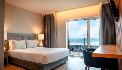 Double or Twin Room with Frontal Sea View
