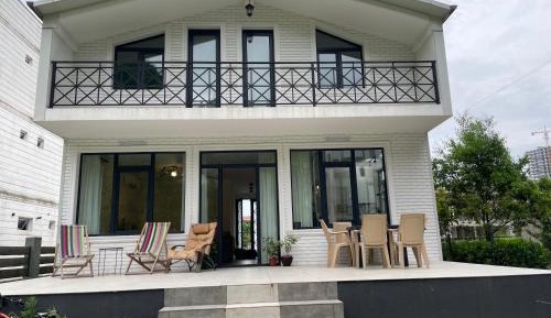 Villa with Garden View