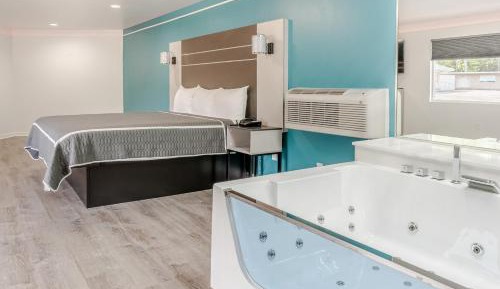 Deluxe King Suite