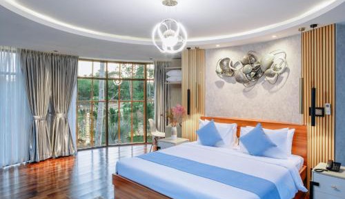 Double Room with Balcony and Sea View
