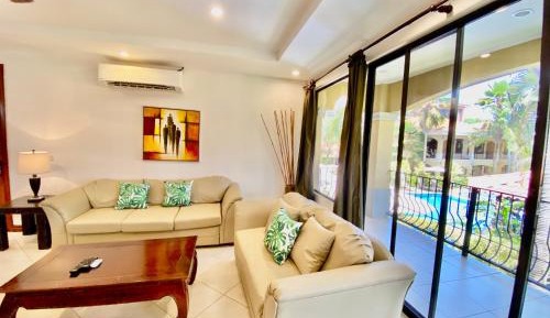 Apartment with Mountain View