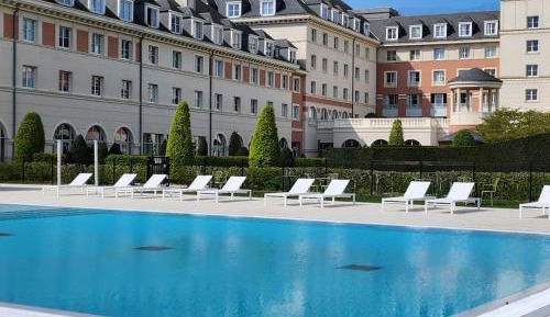 Family Connecting Rooms with Swimming Pool Access