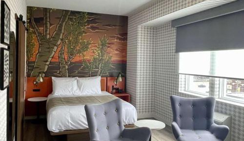 Queen Room with Walk In Shower