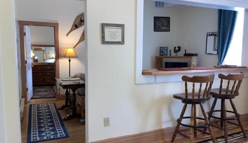 Classic One-Bedroom Apartment with King Bed