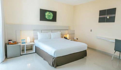 Queen Room with Pool View