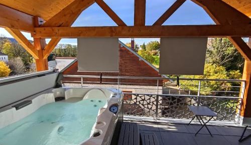 Deluxe Apartment with jacuzzi