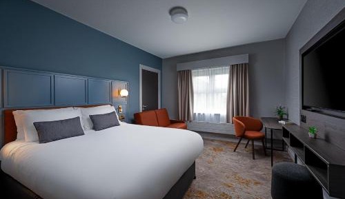 Family Room (2 Adults + 2 Children)