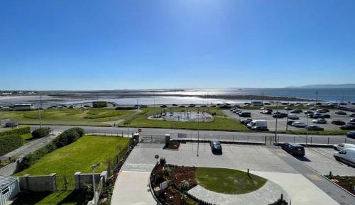 One-Bedroom Apartment with Sea View