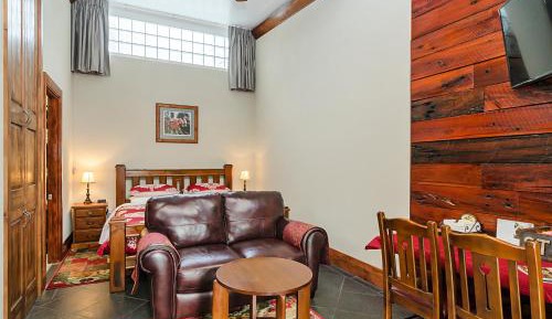 Deluxe King Studio