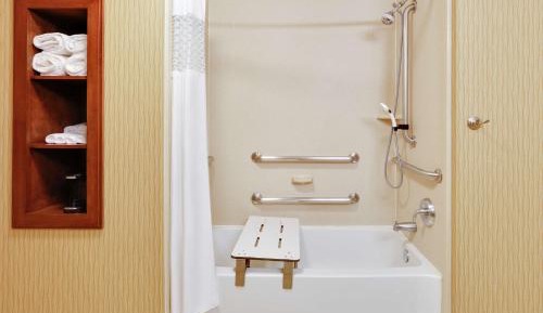 King Room with Accessible Tub - Mobility and Hearing Access/Non-Smoking