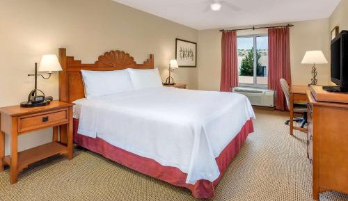 One-Bedroom King Suite - Non-Smoking