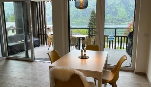Apartment with Lake View