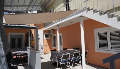 Apartment with Garden View