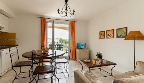 One-Bedroom Apartment (4 Adults)