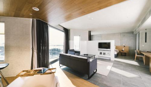 Reed Suite - Sea View with Breakfast for 2, Swimming Pool Access for 2 and Amenity