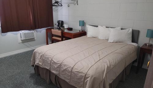 Standard Queen Room