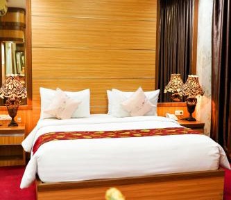 Deluxe Room (2 Adults + 1 Child)