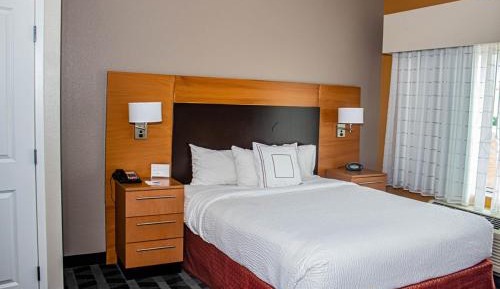 One-Bedroom Queen Suite