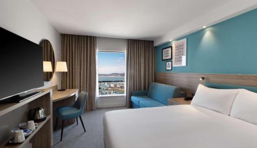 Queen Room with Sofa Bed and Harbor View