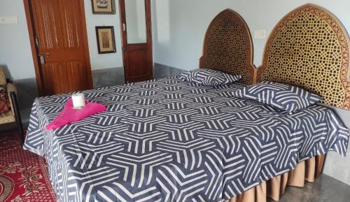 Deluxe Room (2 Adults + 1 Child)