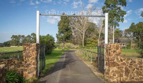 Chatsworth Park Cottage Acreage & Farm Animals