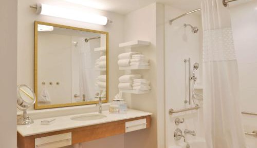 Queen Room with Two Queen Beds - Hearing Access/Non-Smoking