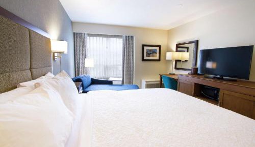 King Room with King Bed - Non-Smoking