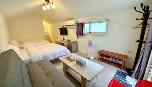 Quadruple Room with Private Bathroom