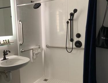 King Room with Roll-in Shower - Mobility and Hearing Accessible