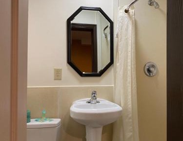 Queen Room - Non-Smoking
