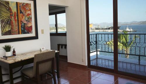 Deluxe Double Room with Balcony and Sea View